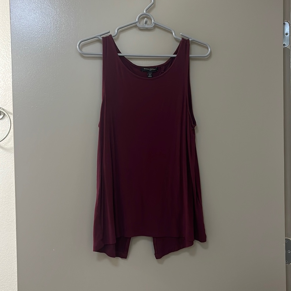 Banana Republic - cute tank top - maroon color - size M petite